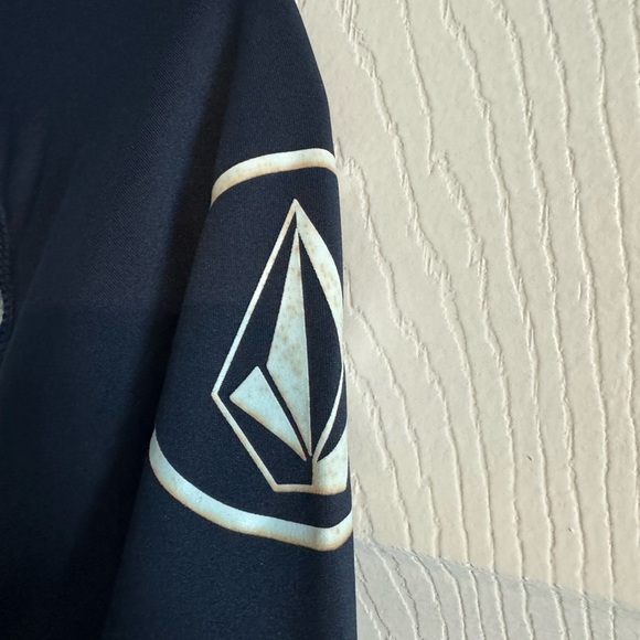 Volcom Rash Guard Wms L Excellent Condition - Picture 5 of 6